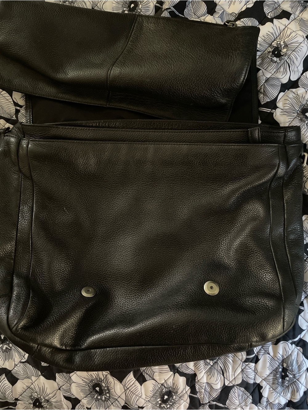 Coach Black Pebbled Leather Messenger Bag with Front Zip - Picture 2 of 4